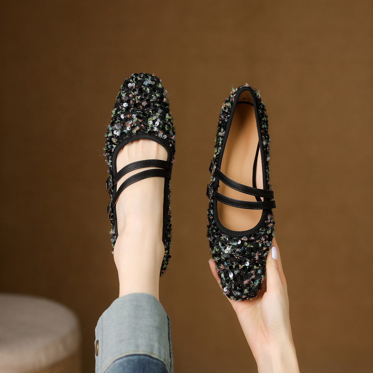 Fashion Flat Shoes with Sequin Upper and Embroidered Floral Pattern
